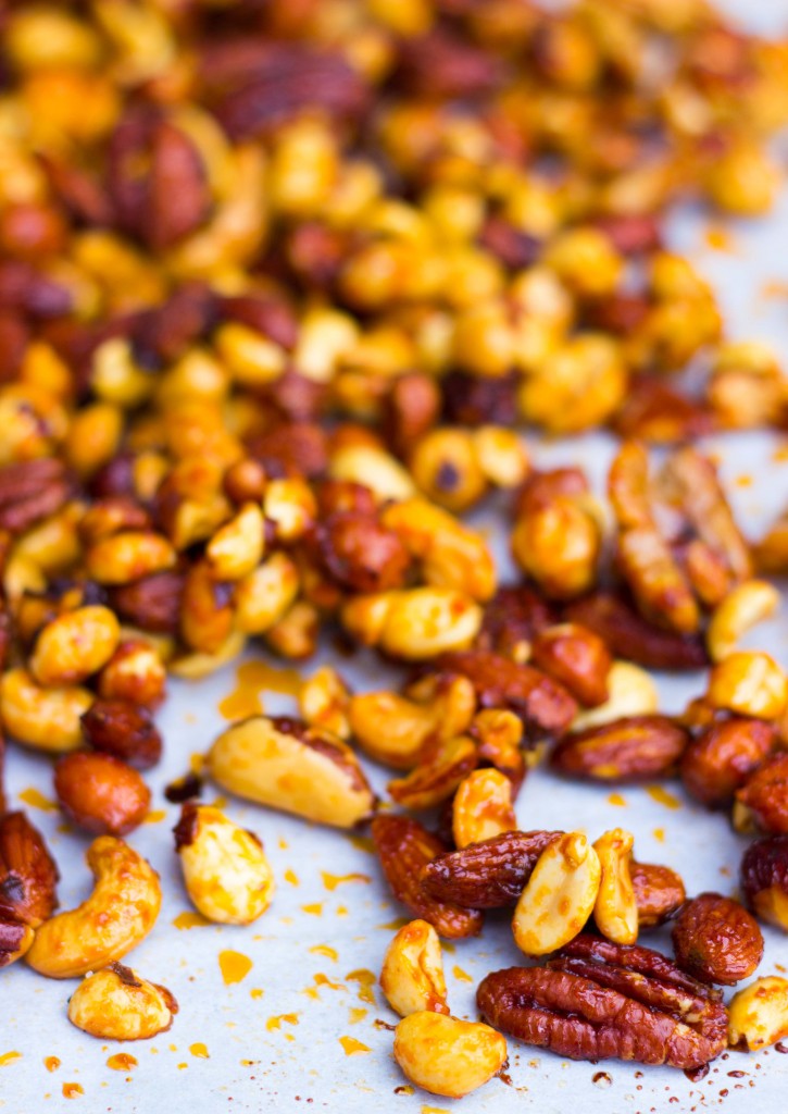 Sriracha & Maple Roasted Mixed Nuts-0824