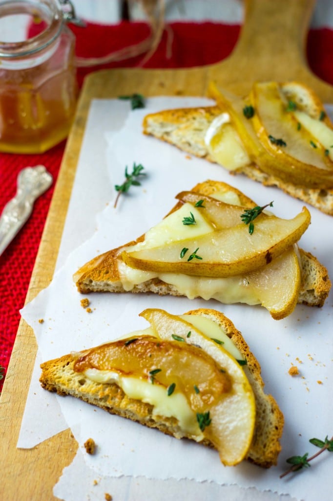 Brie & Pear Toasts with Thyme & Honey-8035