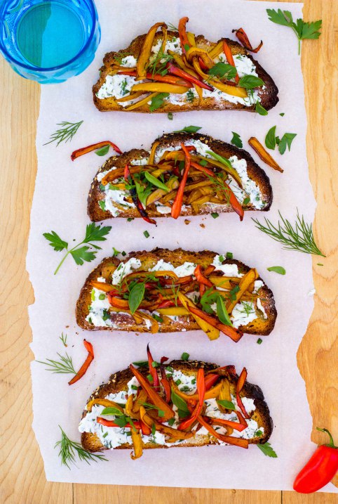 Herbed-Goat-Cheese-Toasts-with-Balsamic-Roasted-Sweet-Peppers-0134