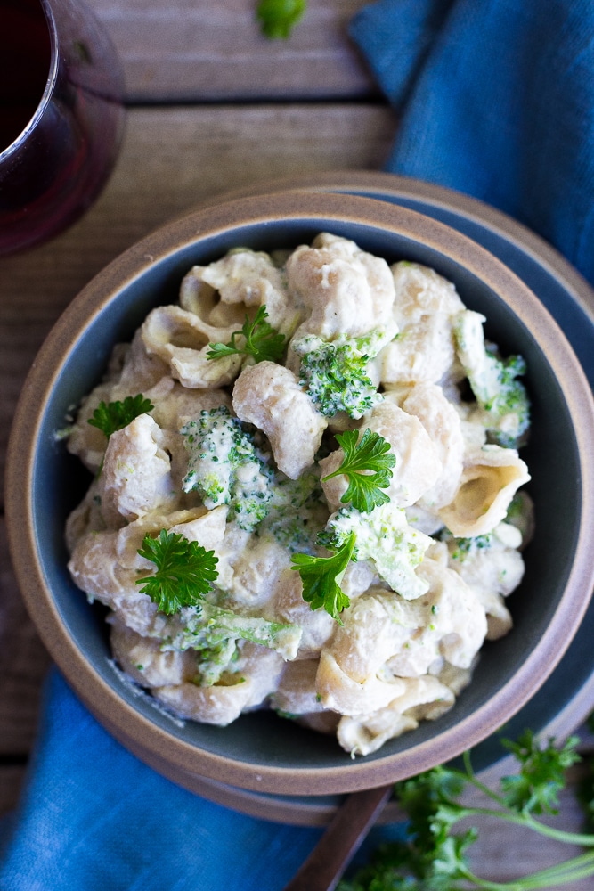 This Creamy Vegan Alfredo is a delicious and healthy alternative that everyone will love! It's perfect for dinner and really easy to make! Can easily be made gluten free.