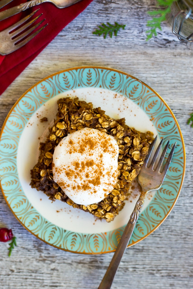 This Gingerbread Baked Oatmeal is such a great make-ahead breakfast for the holidays!  All the great flavors of classic gingerbread in a comforting and healthy oatmeal bake!