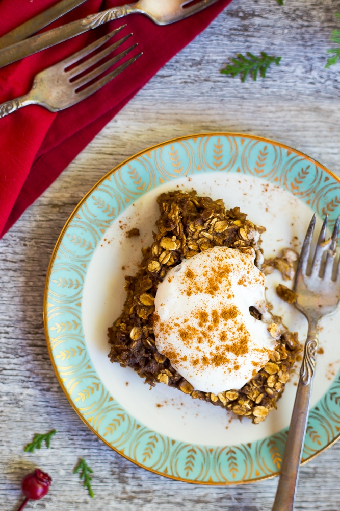 This Gingerbread Baked Oatmeal is such a great make-ahead breakfast for the holidays!  All the great flavors of classic gingerbread in a comforting and healthy oatmeal bake!