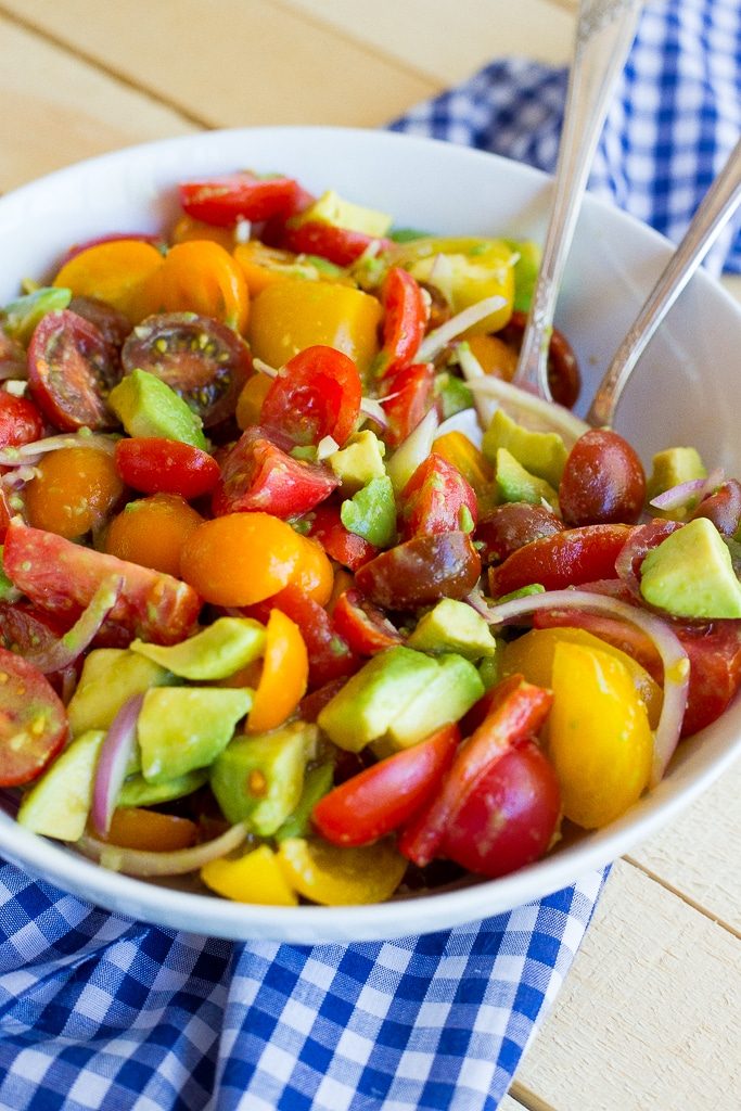 This Easy Avocado and Tomato Salad is so easy to make and packed with delicous flavor!  It's perfect for all your summer BBQs! {gluten free, vegan}