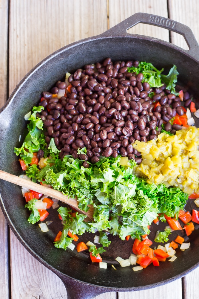 Cheezy Vegan Taco Skillet - This delicious dinner comes together quickly for an easy and delicious weeknight meal with a hint of pumpkin! {vegan, gluten free}