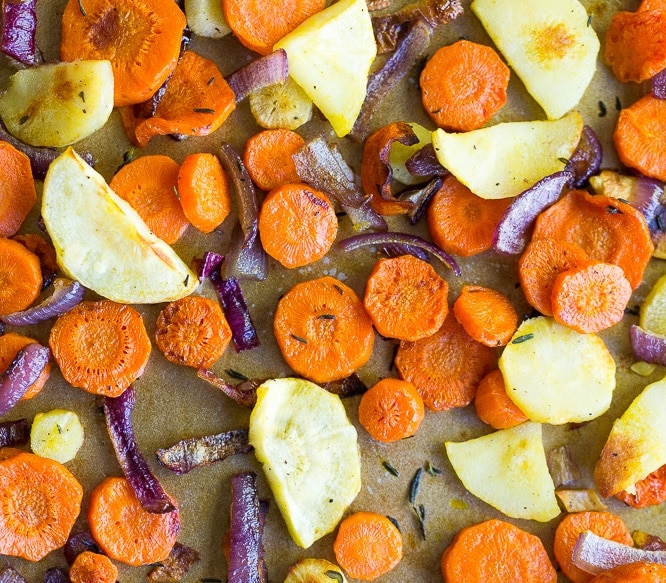 Winter Panzanella Salad with Roasted Vegetables - This salad is fresh, delicious and healthy!  Filled with vegetables, white beans and crispy bread, it's perfect for a make ahead lunch!  Vegan and gluten free option!