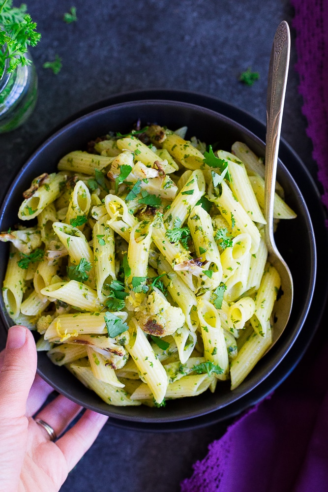 This fresh and flavorful pasta only takes 30 minutes to make!  It's a quick, easy and delicious weeknight dinner recipe!  Vegan and gluten free!