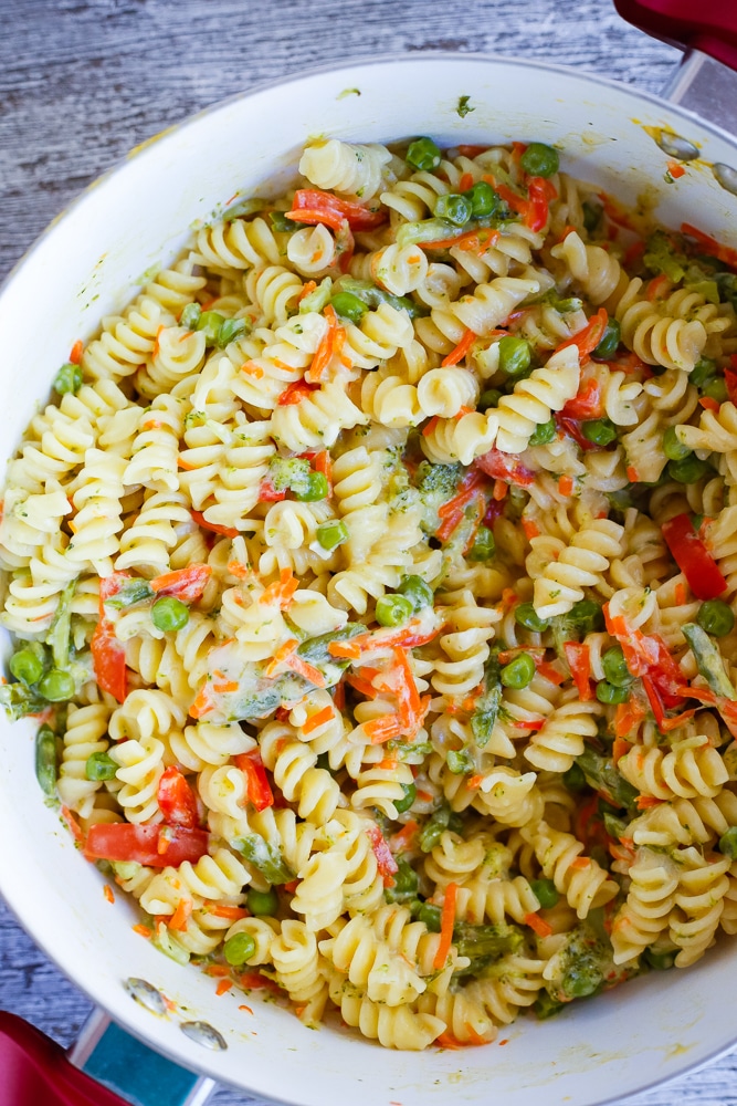 Easy One-Pot Pasta Primavera - A quick and easy vegetarian dinner recipe that only requires one pot. It's packed with tons of fresh veggies making it a healthy option too!