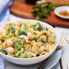 Cashew Alfredo Pasta with Broccoli-image