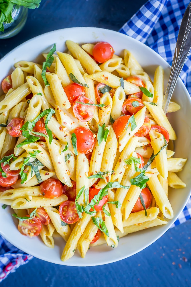 One Pot Creamy Vegan Caprese Pasta- A fresh and delicious summer dinner that's quick and easy to make and only requires one pot. Vegan/30 Minute Dinner/One Pot Meal