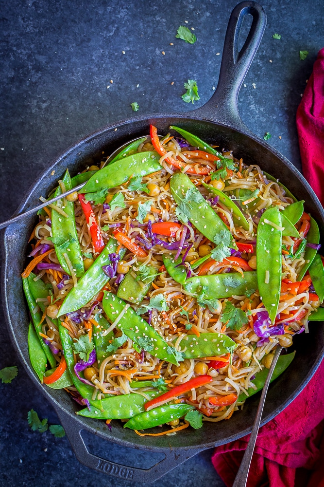 30 Minute Sesame Ginger Noodles with Vegetables- A quick, easy healthy and delicious Asian inspired vegan dinner recipe. Your family will be so impressed with this meal! Gluten Free/Vegan/Vegetarian/30 Minute Dinner