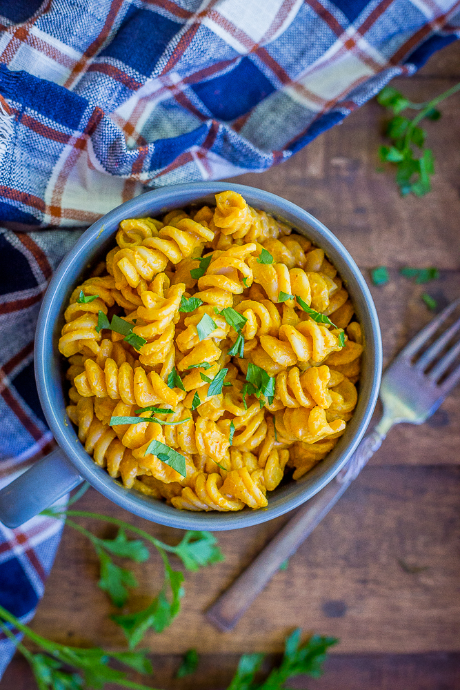 Zesty Pumpkin Mac N' Cheese - This delicious and comforting macaroni and cheese is completely vegan and so easy to make! Great for a quick and easy weeknight dinner!