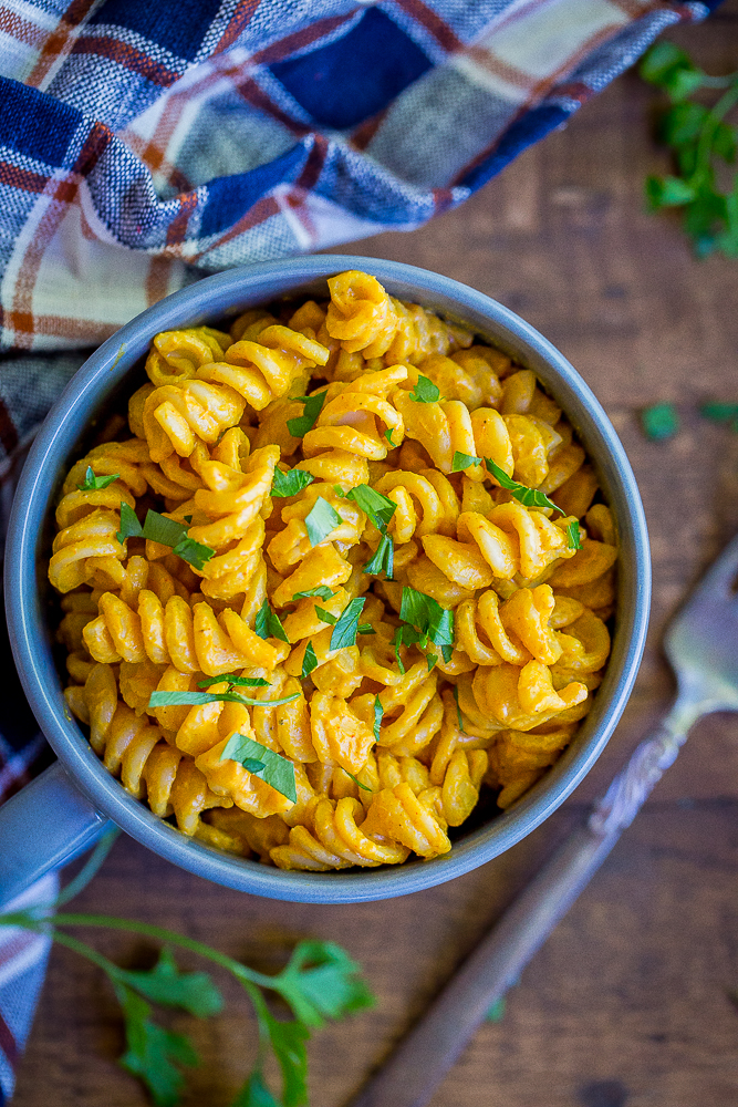 Zesty Pumpkin Mac N' Cheese - This delicious and comforting macaroni and cheese is completely vegan and so easy to make! Great for a quick and easy weeknight dinner!