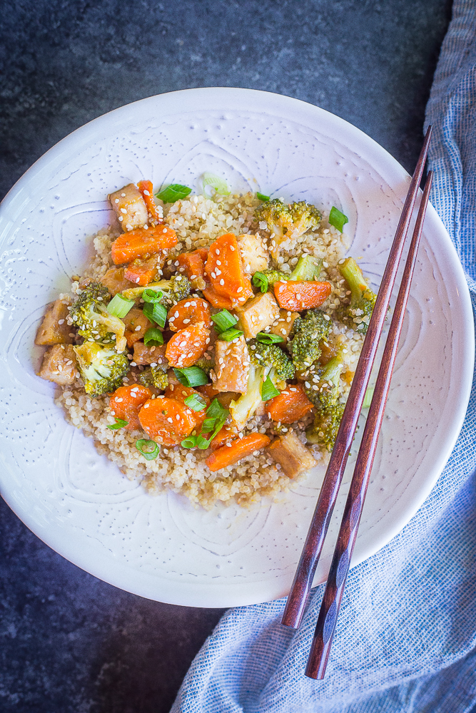 Easy Vegan Quinoa Bowls - 6 Ways - These delicious quinoa bowls are so easy to make and perfect for a make ahead lunch or dinner! There's 6 great flavors so you never get bored! All gluten free too!