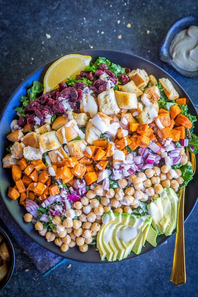 Loaded Kale Caesar salad - This healthy kale salad is loaded with tons of healthy ingredients making it so filling! It's perfect for lunch, dinner and meal prep! Naturally vegan!