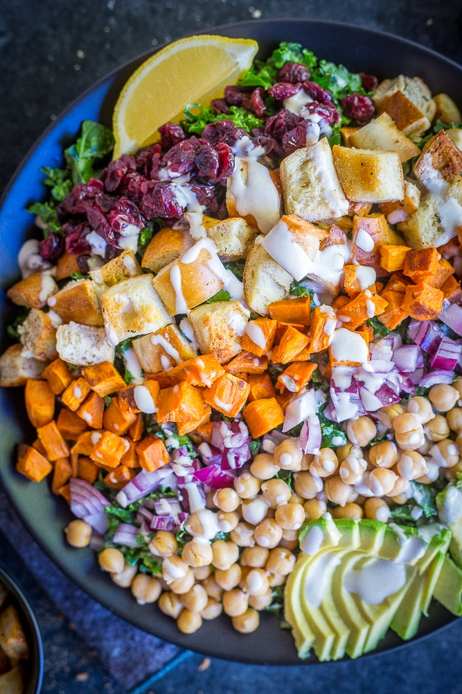 Loaded Kale Caesar salad - This healthy kale salad is loaded with tons of healthy ingredients making it so filling! It's perfect for lunch, dinner and meal prep! Naturally vegan!