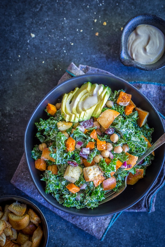 Loaded Kale Caesar salad - This healthy kale salad is loaded with tons of healthy ingredients making it so filling! It's perfect for lunch, dinner and meal prep! Naturally vegan!