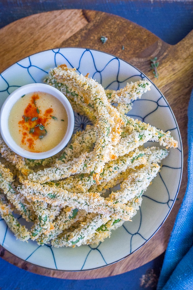 Egg Free Crispy Baked Green Bean Fries - These delicious and crispy baked green bean fries are made with aquafaba instead of eggs. They're so easy to make and are perfect for a snack, appetizer or side dish! Vegan, vegetarian, refined sugar free.