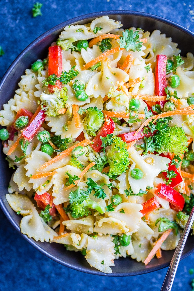 Close up shot of the vegan Primavera Pasta Salad in a bowl