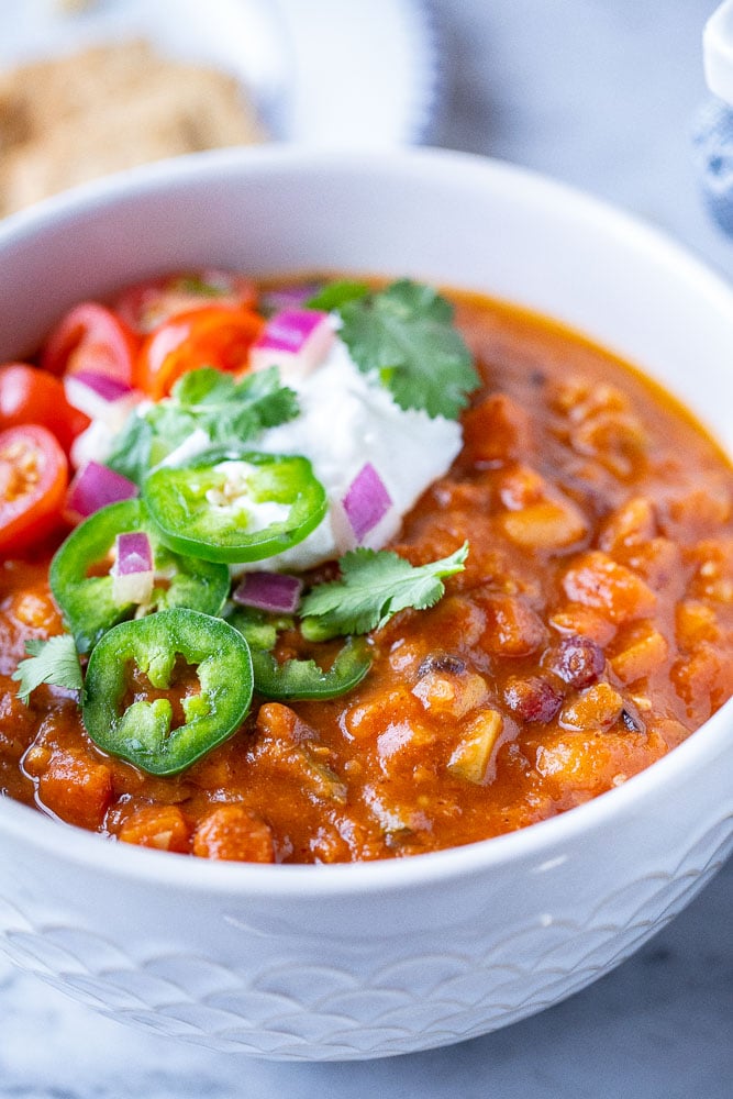 Close up of a bowl of the best vegetarian chili