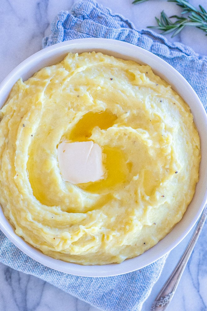 close up of a bowl of creamy vegan mashed potatoes with Yukon gold potatoes