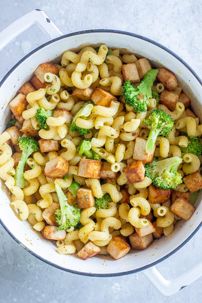 a big pot of tofu noodles and broccoli