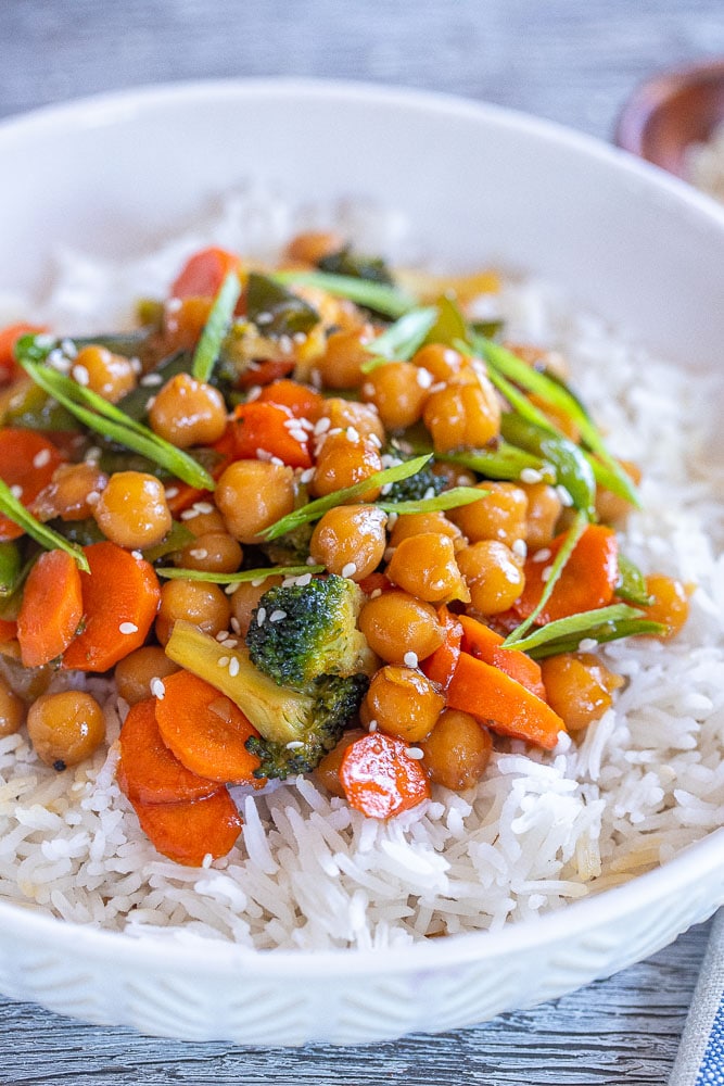 close up of honey garlic chickpeas in a bowl
