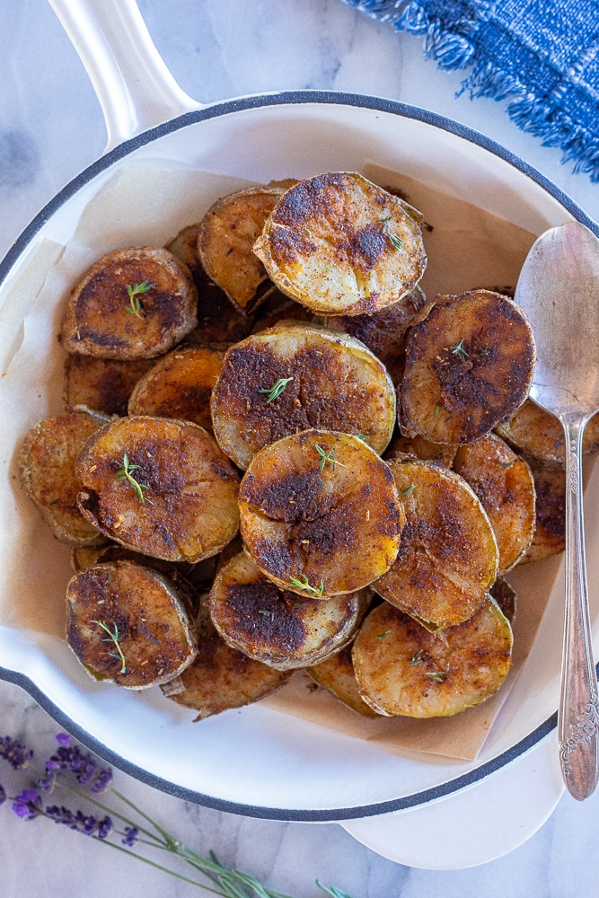 a skillet of blackened roasted sliced potatoes