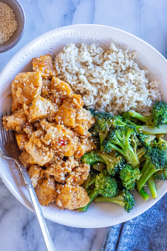 big bowl of sweet and spicy chili tofu bowls with broccoli and rice