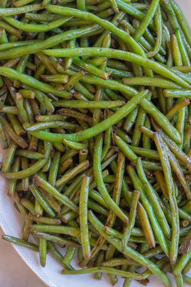 the best easy green beans on a platter