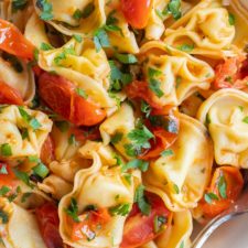 20 Minute Cheese Tortellini with Tomatoes and Parsley-image