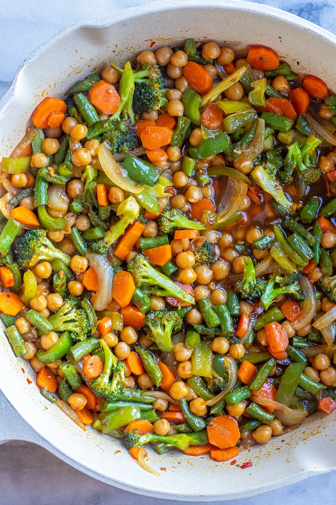 chili garlic vegetables with chickpeas in sauce