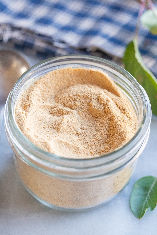 jar of homemade apple pie spice 