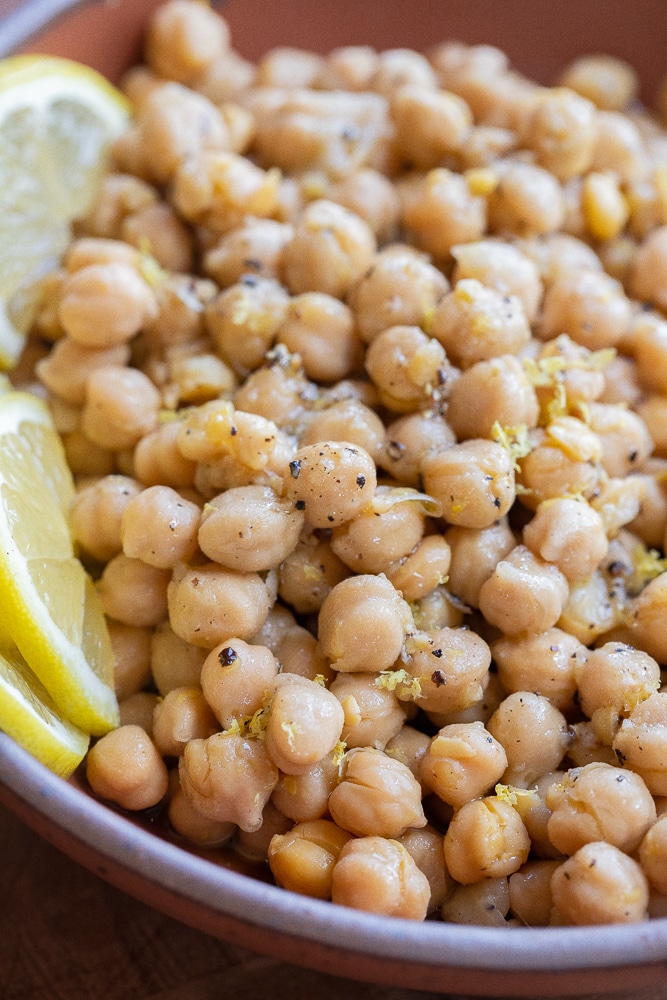 close up of lemon pepper flavored marinated chickpeas in a bowl